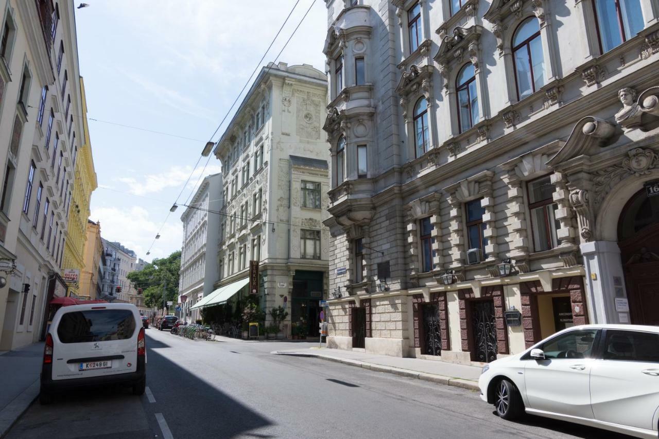 Modern Apartment At Rathaus فيينا المظهر الخارجي الصورة