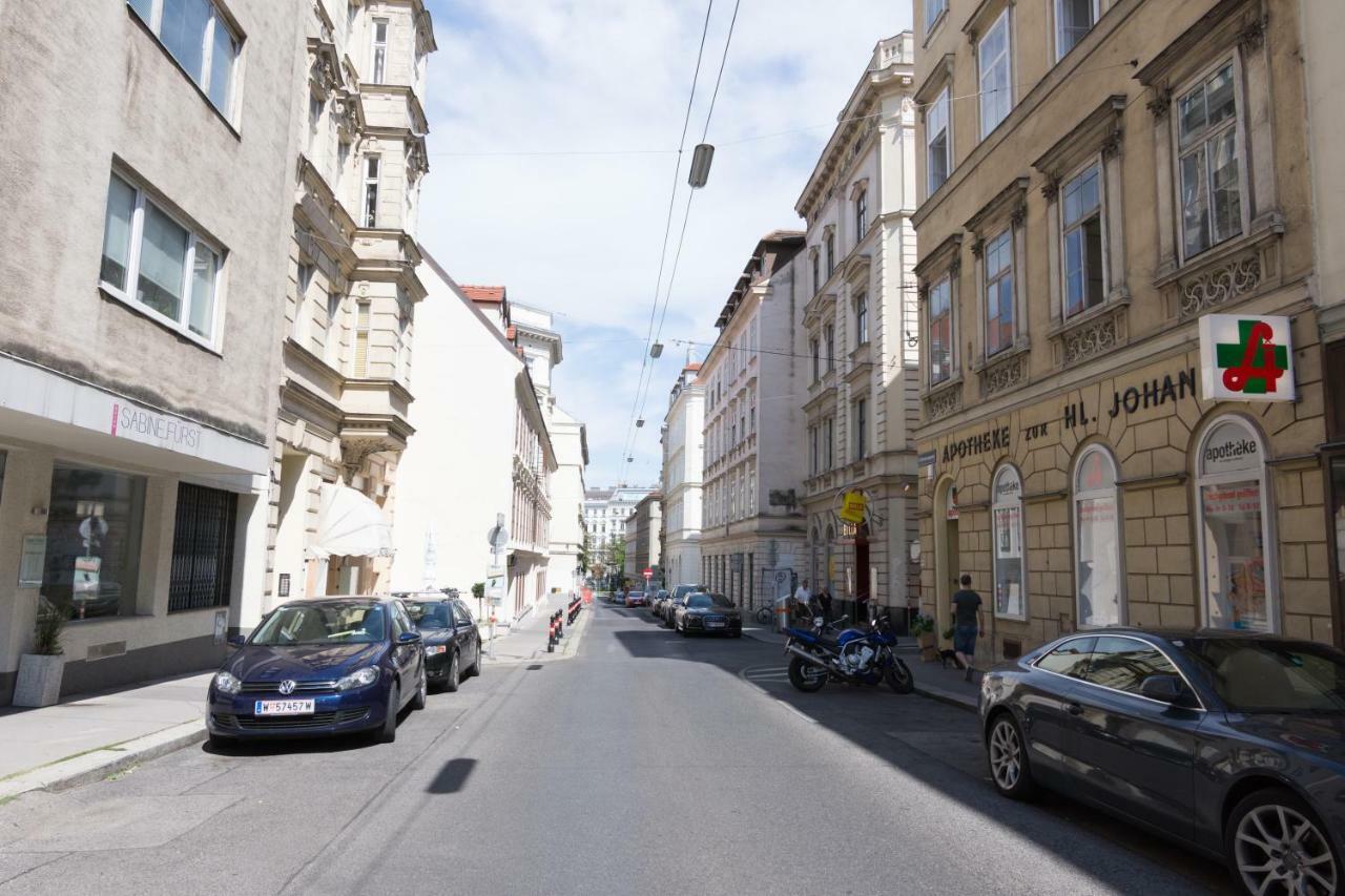 Modern Apartment At Rathaus فيينا المظهر الخارجي الصورة